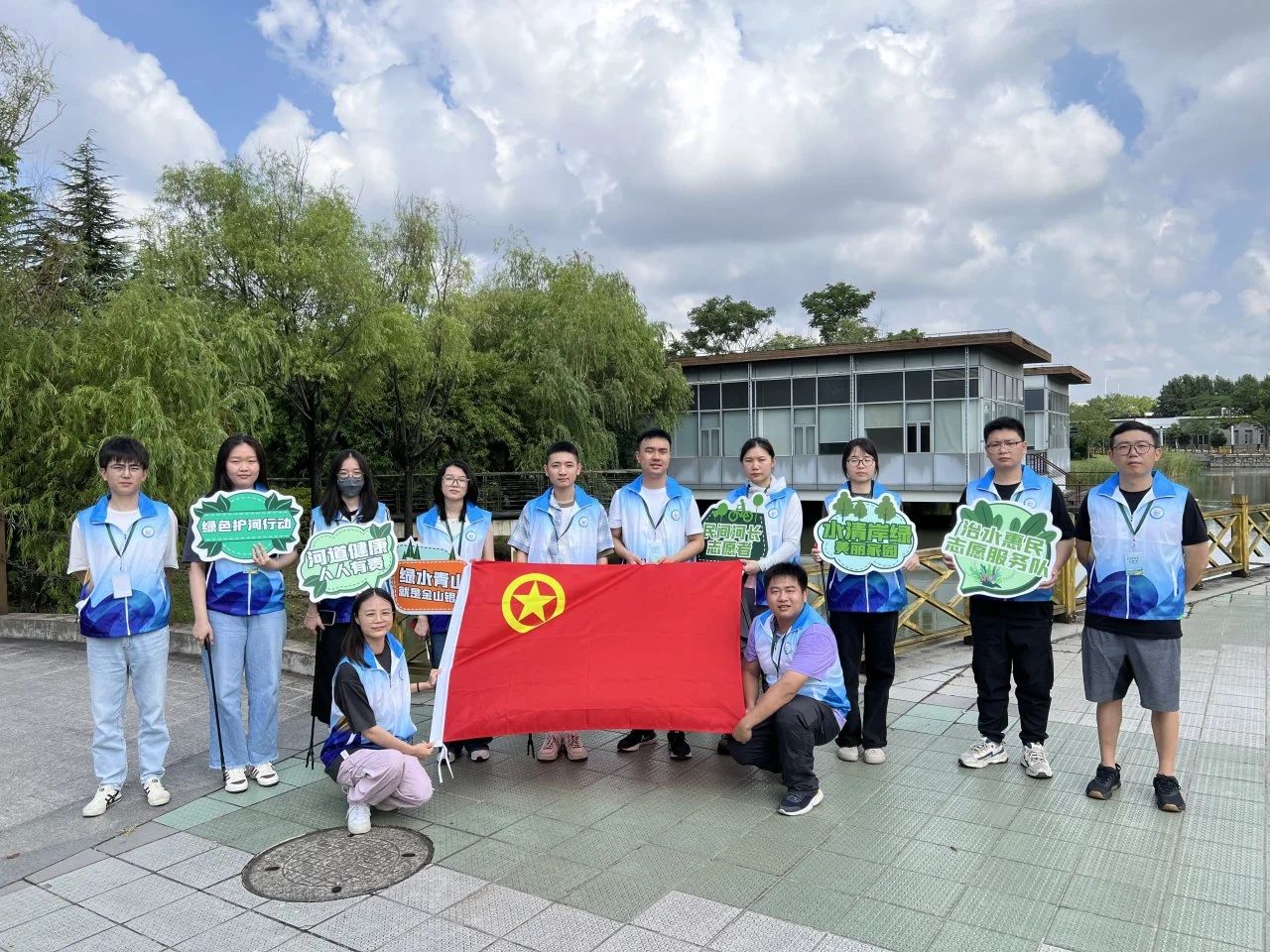 碧水守护自愿先行 俏丽中国共同奋进&mdash;&mdash;人生就是博官网水务集团组织发展&ldquo;2025年六五环境日&rdquo;主题活动